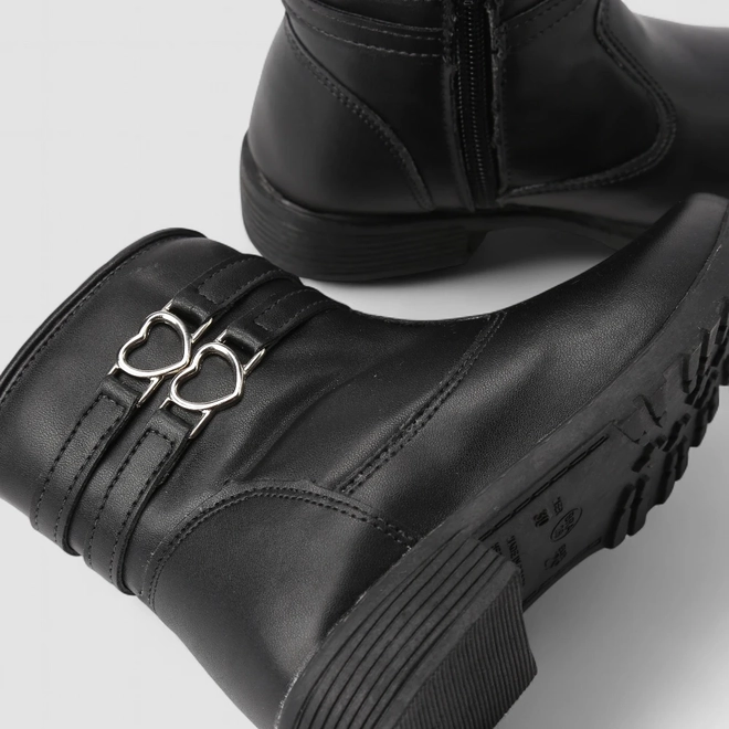 Bota Infantil Gabrielinha Detalhe Fivela Coração Preto