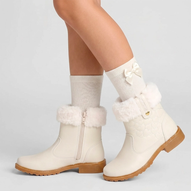 Bota Infantil Gabrielinha Pespontos Corações Com Pelúcia Off White