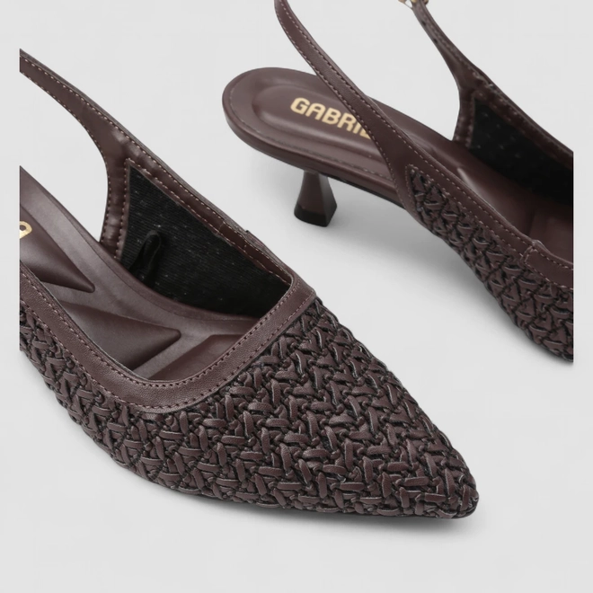 Scarpin Slingback Feminino Gabriela Textura Tressê Marrom