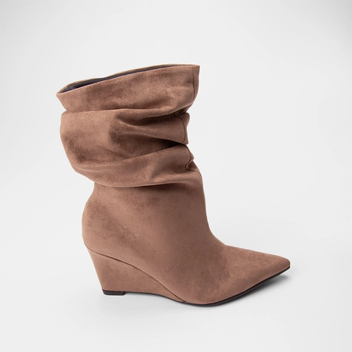 Bota Slouchy Feminina Gabriela Anabela Drapeada Cano Médio Camurça Bege