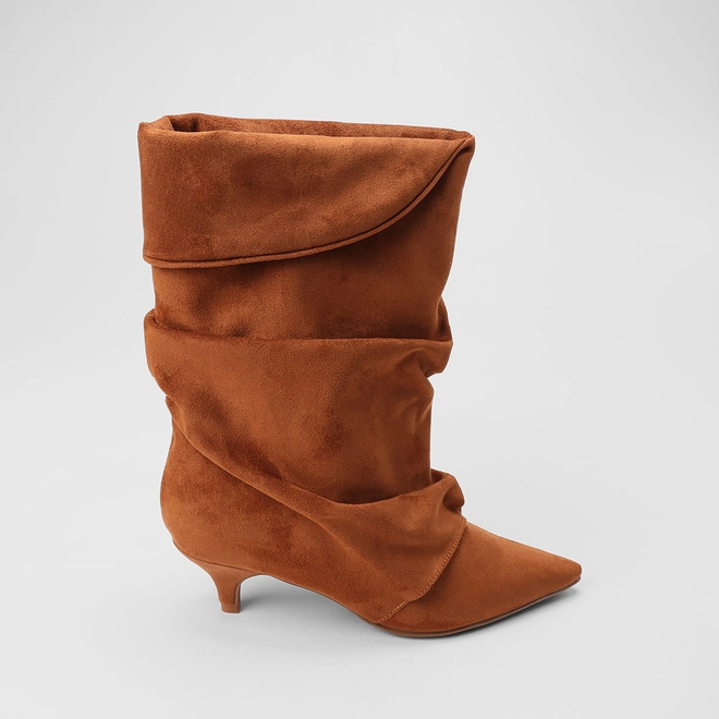 Bota Slouchy Feminina Gabriela Cano Médio Drapeada Nobuck Caramelo
