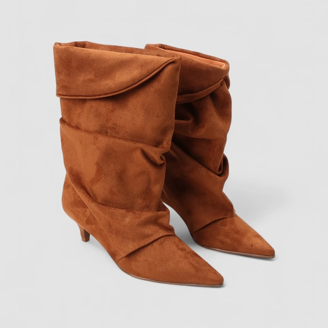 Bota Slouchy Feminina Gabriela Cano Médio Drapeada Nobuck Caramelo