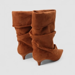 Bota Slouchy Feminina Gabriela Cano Médio Drapeada Nobuck Caramelo