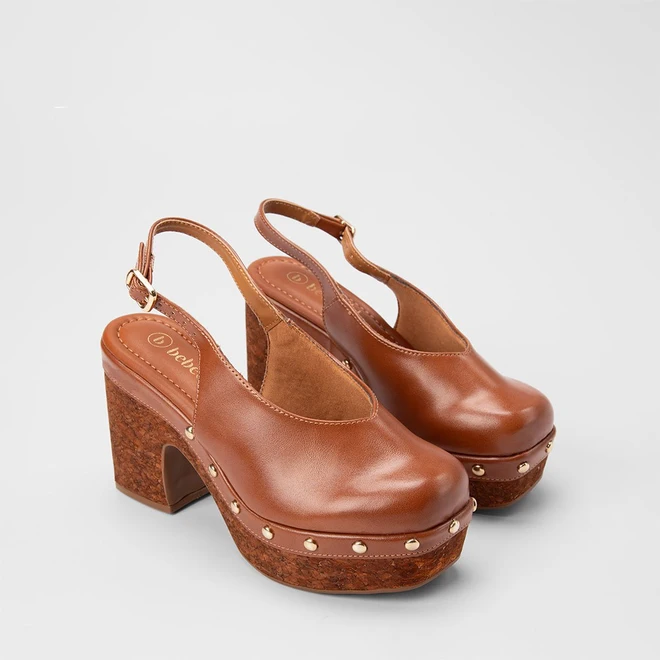 Scarpin Slingback Feminino Bebecê Meia Pata Detalhe Tachas Cortiça Caramelo