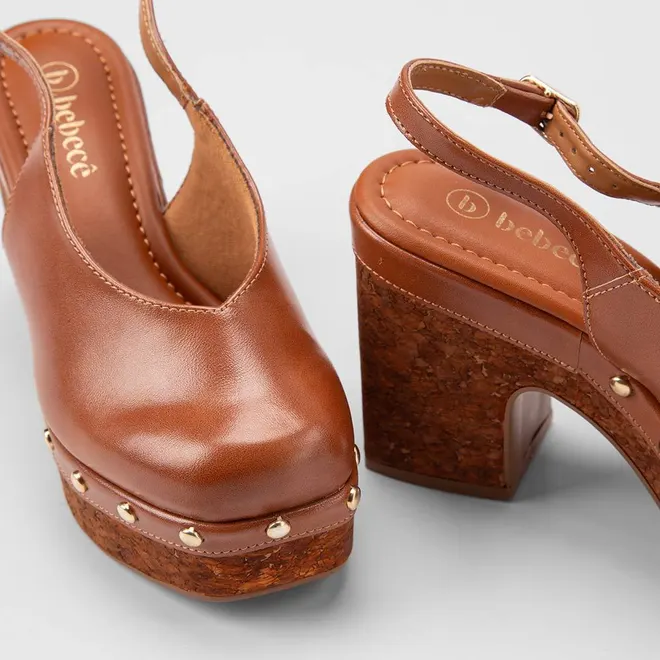 Scarpin Slingback Feminino Bebecê Meia Pata Detalhe Tachas Cortiça Caramelo