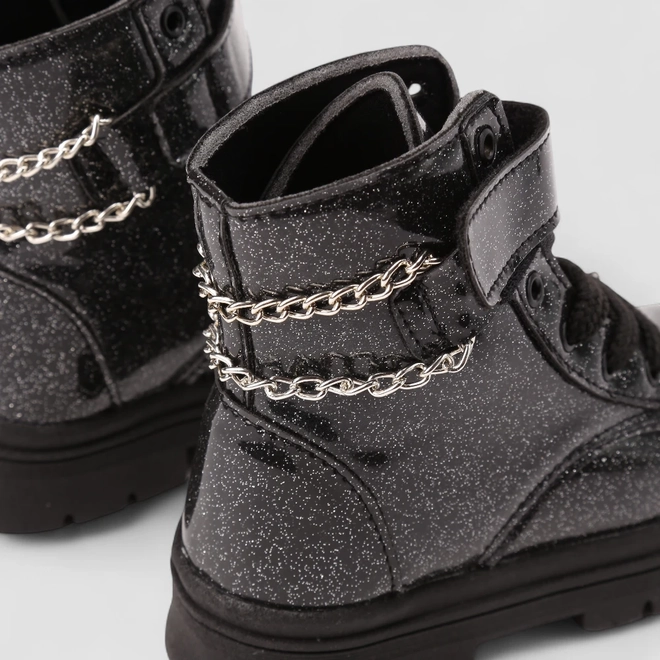 Bota Coturno Infantil Gabrielinha Tira Contato Com Correntes Glitter Preto