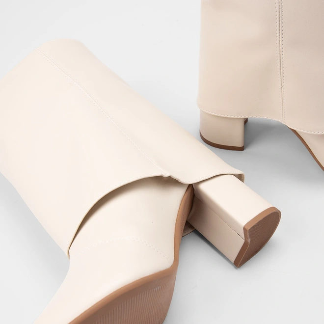 Bota Feminina Gabriela Cano Médio Detalhe Capa Off White