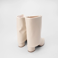 Bota Feminina Gabriela Cano Médio Detalhe Capa Off White