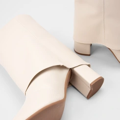 Bota Feminina Gabriela Cano Médio Detalhe Capa Off White