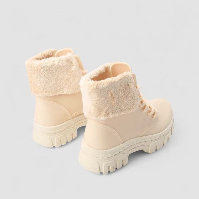 Bota Coturno Infantil Gabrielinha Detalhe Pelúcia Off White
