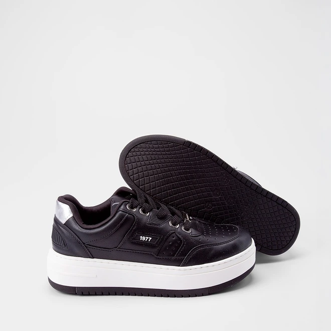 Tênis Casual Feminino Via Marte Recorte Metalizado Preto