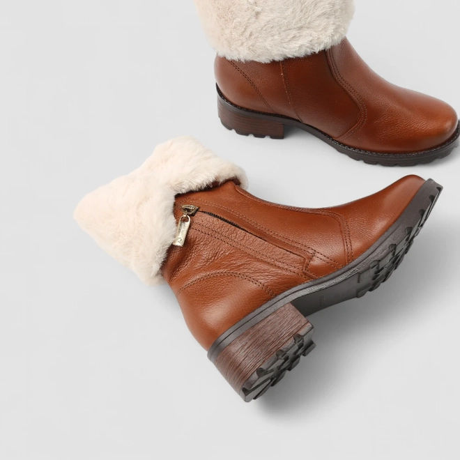 Bota Feminina Pegada Original Couro Cano Médio Com Pelúcia Marrom