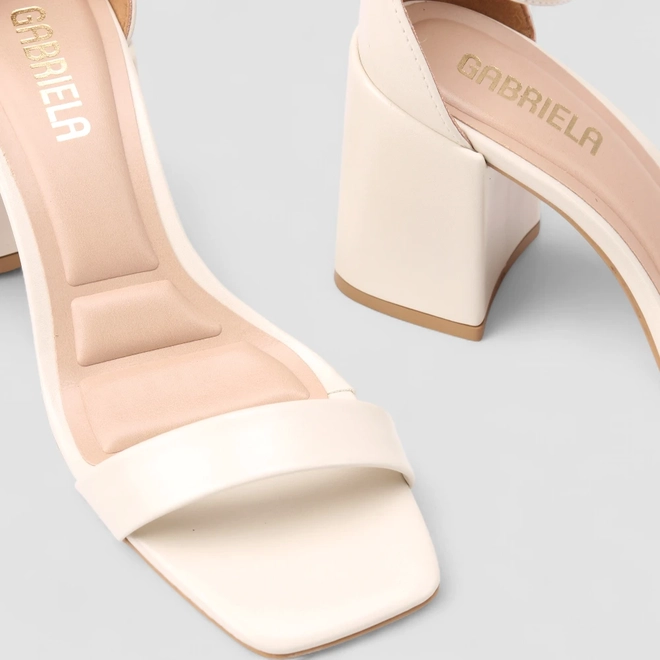 Sandália Feminina Gabriela Essenciais Salto Bloco Off White