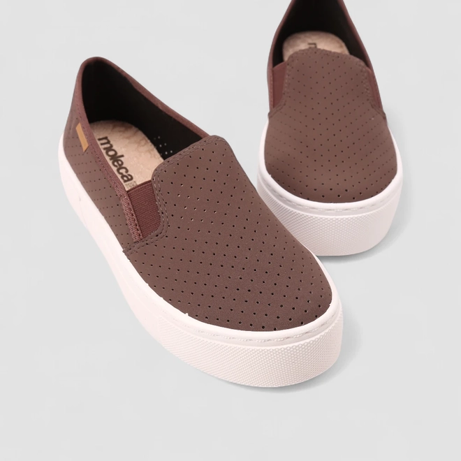 Slip On Feminino Moleca Calce Fácil Perfuros Marrom