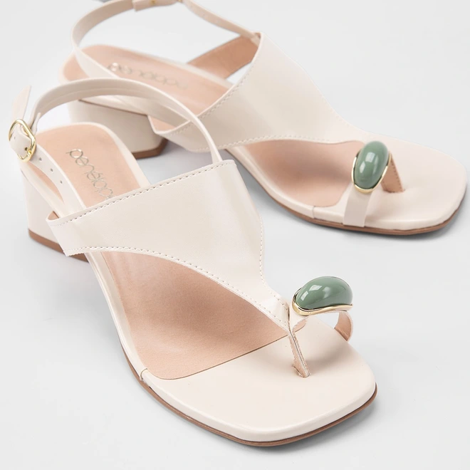 Sandália Feminina Penélope Salto Geométrico Enfeite Pedraria Off White