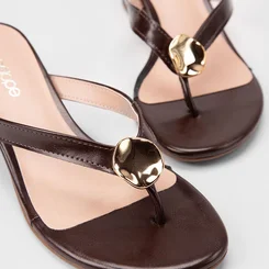 Tamanco Feminino Penélope Enfeite Metálico Marrom