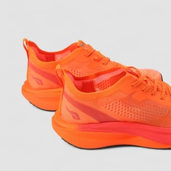 Tênis Esportivo Masculino Torx Knit Laranja Neon com Placa de Carbono
