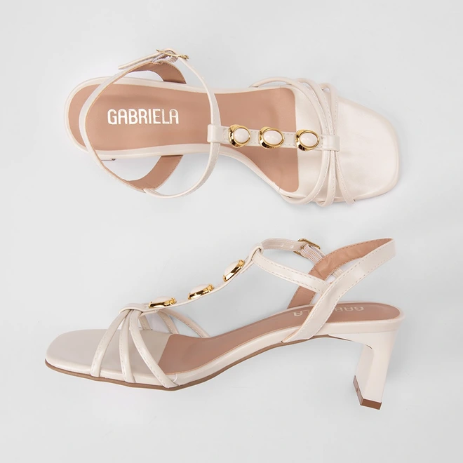 Sandália Feminina Gabriela Salto Reto Detalhe Tiras & Pedraria Off White