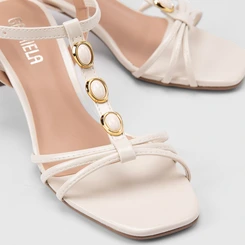 Sandália Feminina Gabriela Salto Reto Detalhe Tiras & Pedraria Off White