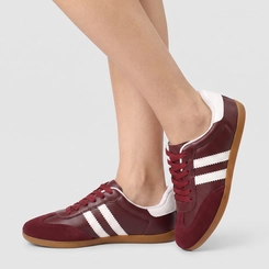 Tênis Casual Feminino Penélope Detalhe Recorte Camurça Vinho