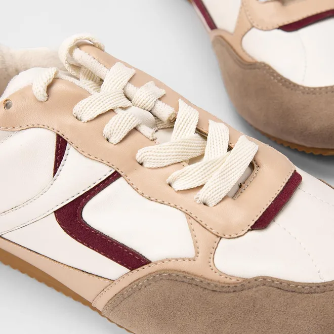 Tênis Casual Feminino Gabriela Detalhe Recorte Camurça Off White