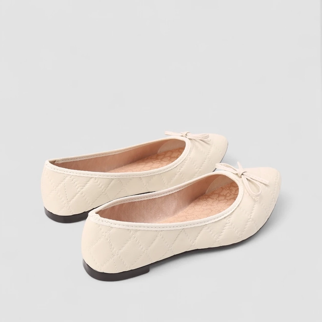 Sapatilha Feminina Moleca Matelassê Com Laço Off White