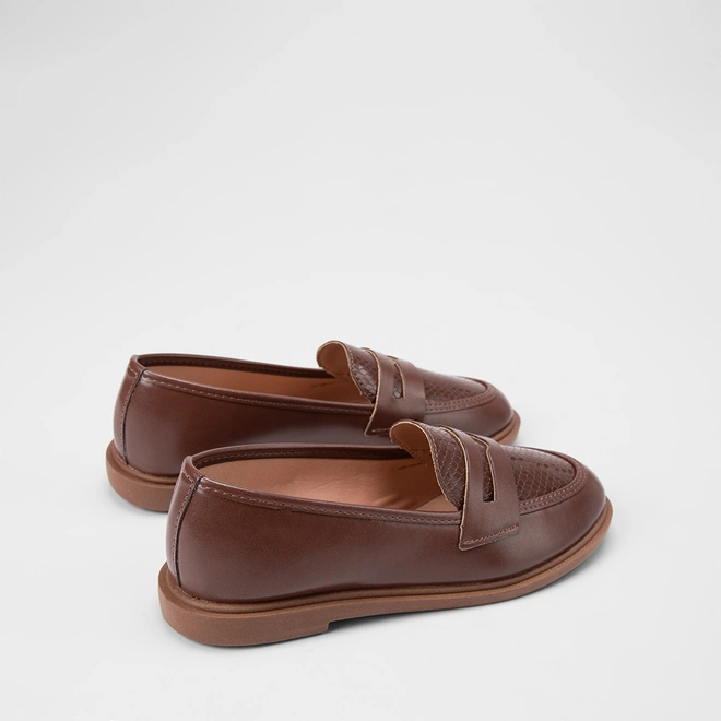Mocassim Feminino Gabriela Textura Croco Verniz Marrom