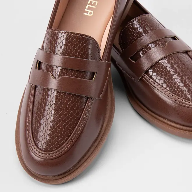 Mocassim Feminino Gabriela Textura Croco Verniz Marrom