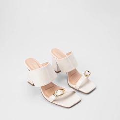 Tamanco Feminino Gabriela Tira Larga Detalhe Fivela Off White