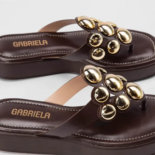 Tamanco Feminino Gabriela Plataforma Detalhe Tachas Esferas Marrom
