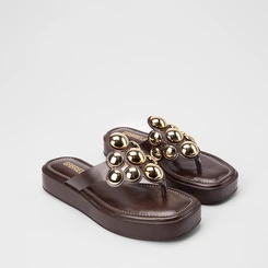 Tamanco Feminino Gabriela Plataforma Detalhe Tachas Esferas Marrom