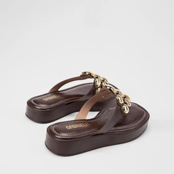 Tamanco Feminino Gabriela Plataforma Detalhe Tachas Esferas Marrom
