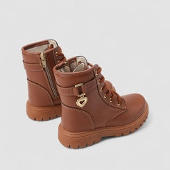Bota Coturno Infantil Gabrielinha Pingente Coração Caramelo