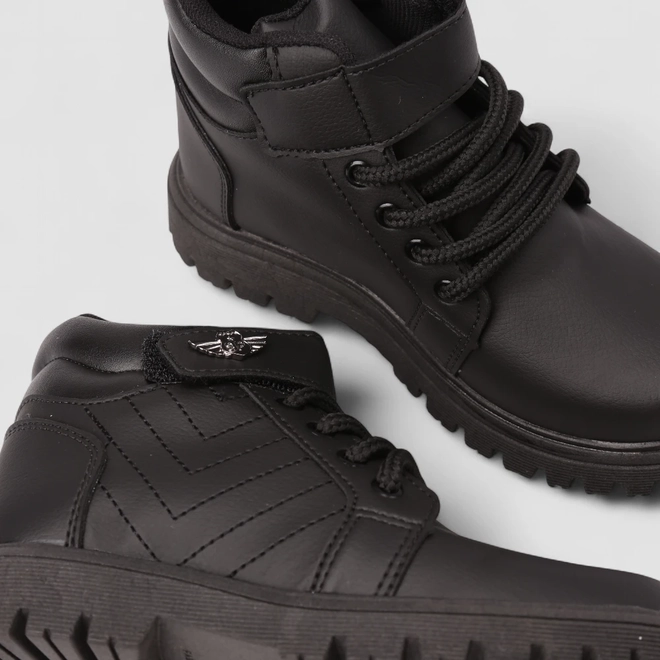 Bota Coturno Infantil Vertus Tira Contato Pespontos Detalhe Metálico Preto