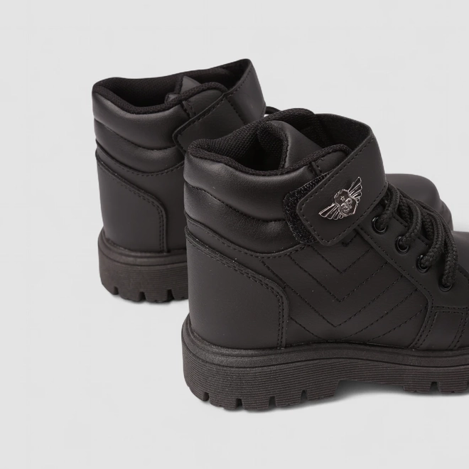 Bota Coturno Infantil Vertus Tira Contato Pespontos Detalhe Metálico Preto