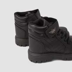 Bota Coturno Infantil Vertus Tira Contato Pespontos Detalhe Metálico Preto