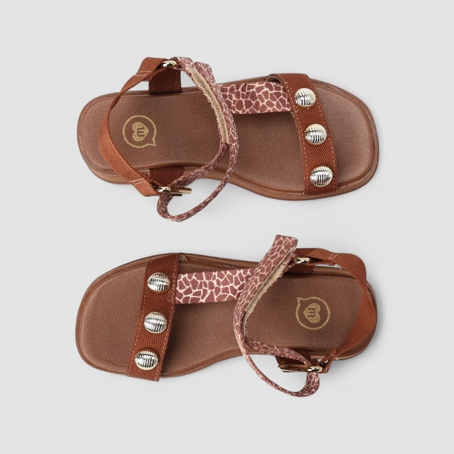 Sandália Infantil Molekinha Detalhe Animal Print Girafa Tachas Caramelo