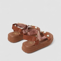 Sandália Infantil Molekinha Detalhe Animal Print Girafa Tachas Caramelo