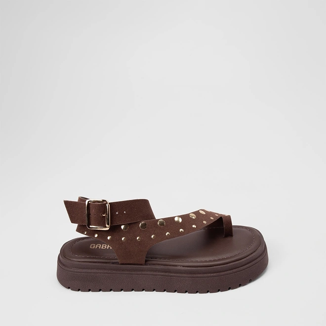 Sandália Feminina Gabriela Flatform Detalhe Tachas Camurça Marrom