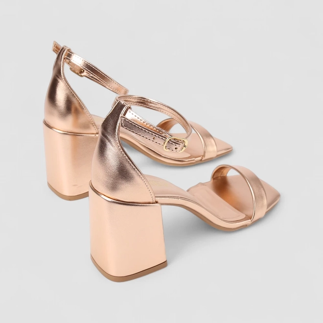 Sandália Feminina Gabriela Essenciais Salto Bloco Metalizado Rose Gold
