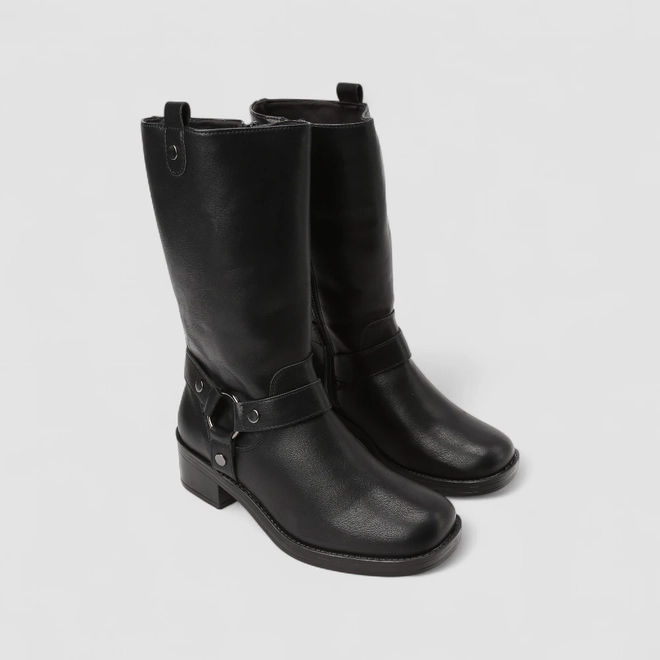 Bota Feminina Via Marte Cano Alto Detalhe Argola & Tachas Preta