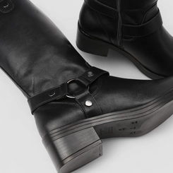 Bota Feminina Via Marte Cano Alto Detalhe Argola & Tachas Preta