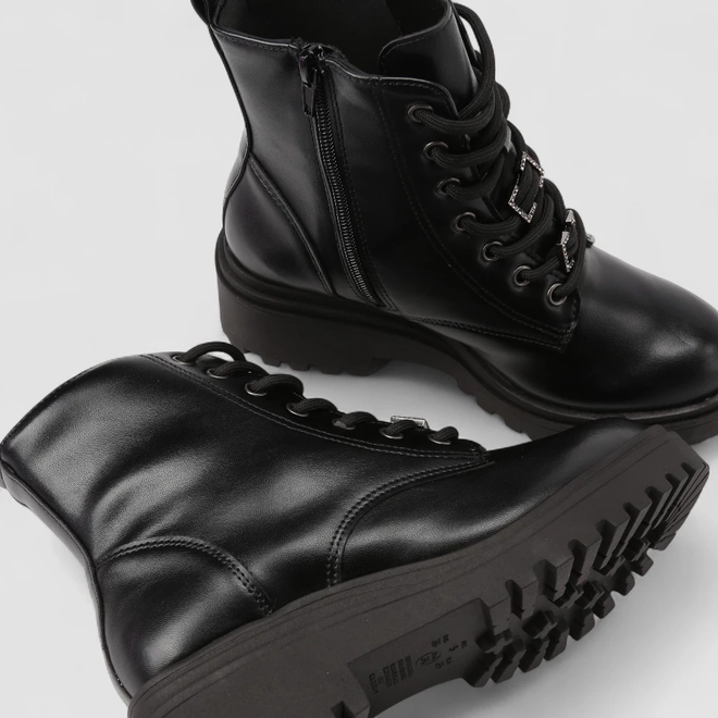 Bota Coturno Feminino Via Marte Cano Médio Detalhe Fivela Preto