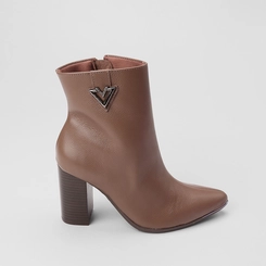 Bota Feminina Via Marte Salto Alto Couro Marrom