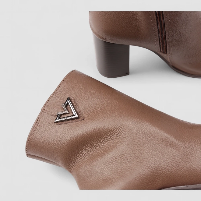 Bota Feminina Via Marte Salto Alto Couro Marrom
