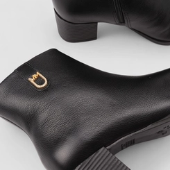Ankle Boot Feminina Via Marte Salto Bloco Couro Preto