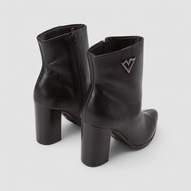 Bota Feminina Via Marte Salto Alto Couro Preto