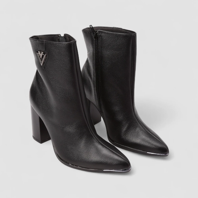 Bota Feminina Via Marte Salto Alto Couro Preto