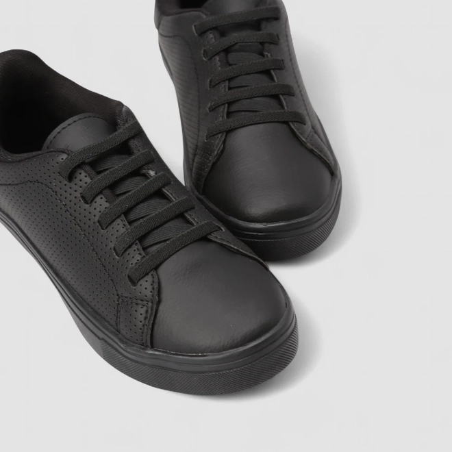 Tênis Casual Feminino Penélope Detalhe Perfuros Elástico Preto