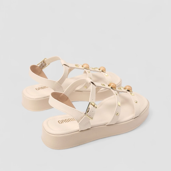 Sandália Feminina Gabriela Detalhe Tachas & Pedraria Off White